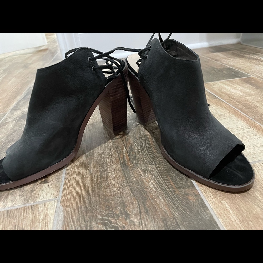 Nine west open toe ankle boots, leather strap with wooden heels